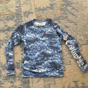 Boys Columbia PFG size medium long sleeve. Good condition.